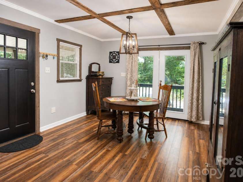47 Caribou Lane, Burnsville, NC 28714.  MLS# CAR4405502, YatesRealty ID 39795. 