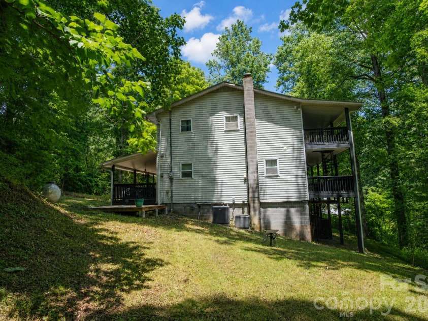 47 Caribou Lane, Burnsville, NC 28714.  MLS# CAR4405502, YatesRealty ID 39795. 