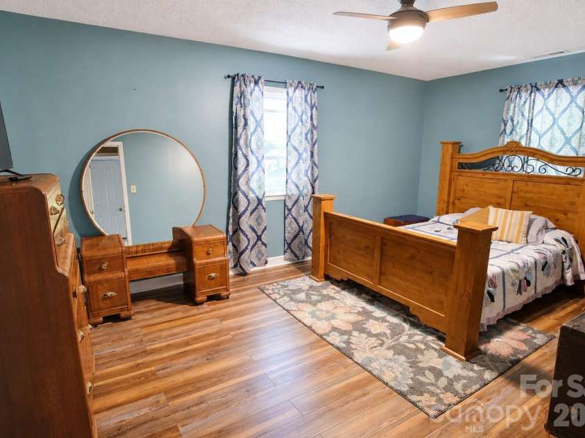 47 Caribou Lane, Burnsville, NC 28714.  MLS# CAR4405502, YatesRealty ID 39795. 
