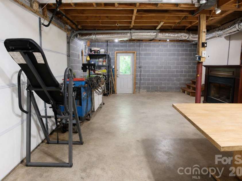 47 Caribou Lane, Burnsville, NC 28714.  MLS# CAR4405502, YatesRealty ID 39795. 