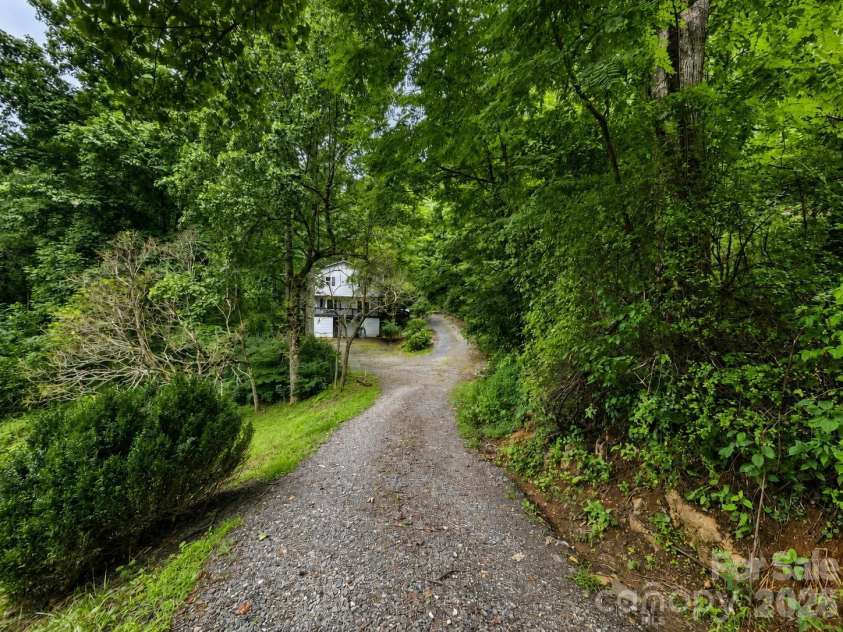 47 Caribou Lane, Burnsville, NC 28714.  MLS# CAR4405502, YatesRealty ID 39795. 