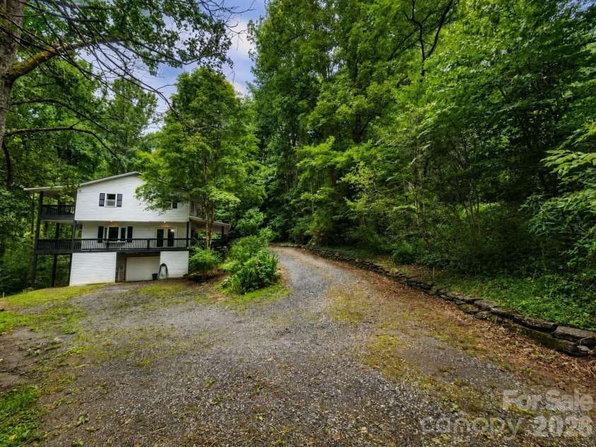 47 Caribou Lane, Burnsville, NC 28714.  MLS# CAR4405502, YatesRealty ID 39795. 
