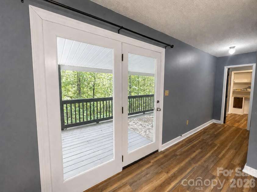 47 Caribou Lane, Burnsville, NC 28714.  MLS# CAR4405502, YatesRealty ID 39795. 