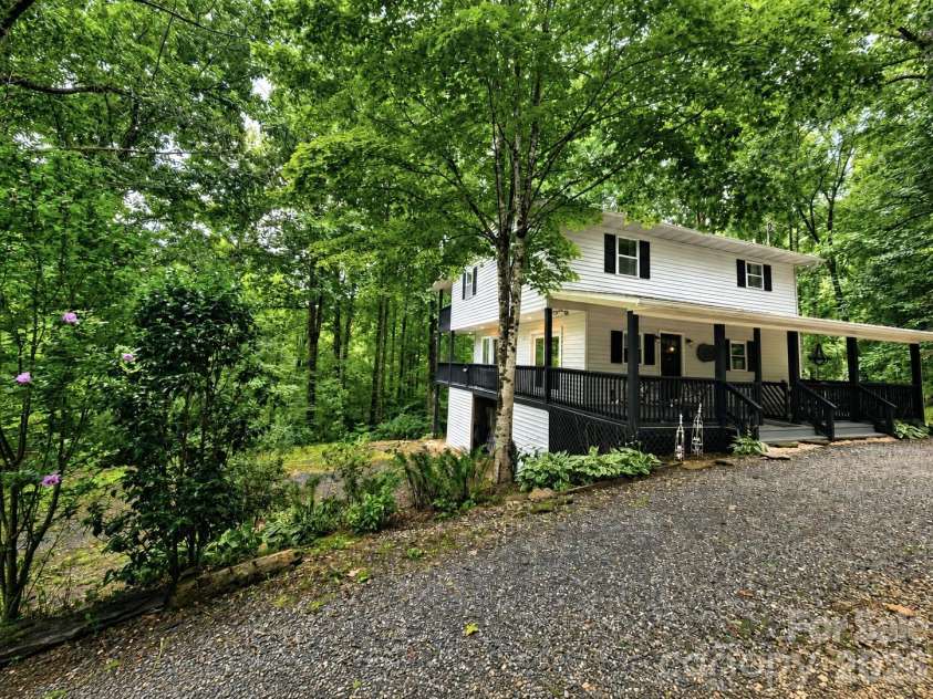 47 Caribou Lane, Burnsville, NC 28714.  MLS# CAR4405502, YatesRealty ID 39795. 