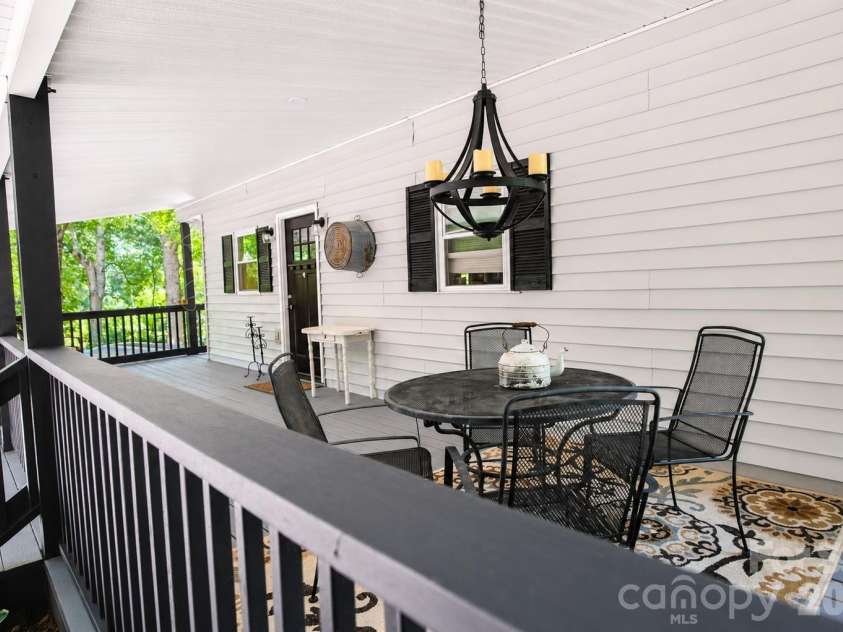 47 Caribou Lane, Burnsville, NC 28714.  MLS# CAR4405502, YatesRealty ID 39795. Front deck