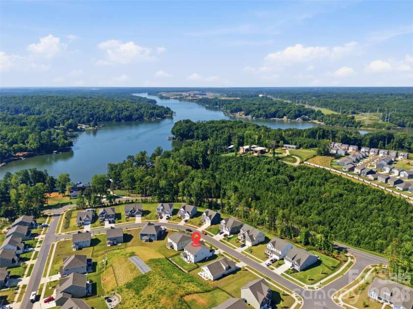 5821 Casper Drive, Charlotte, NC 28214.  MLS# CAR4405553, YatesRealty ID 39797. Easy lake access within the community.