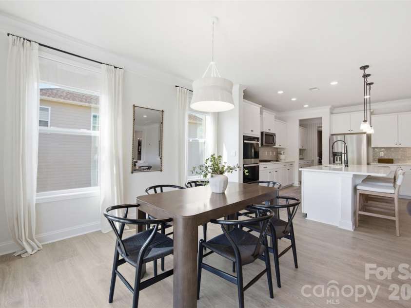 5821 Casper Drive, Charlotte, NC 28214.  MLS# CAR4405553, YatesRealty ID 39797. Spacious breakfast nook.