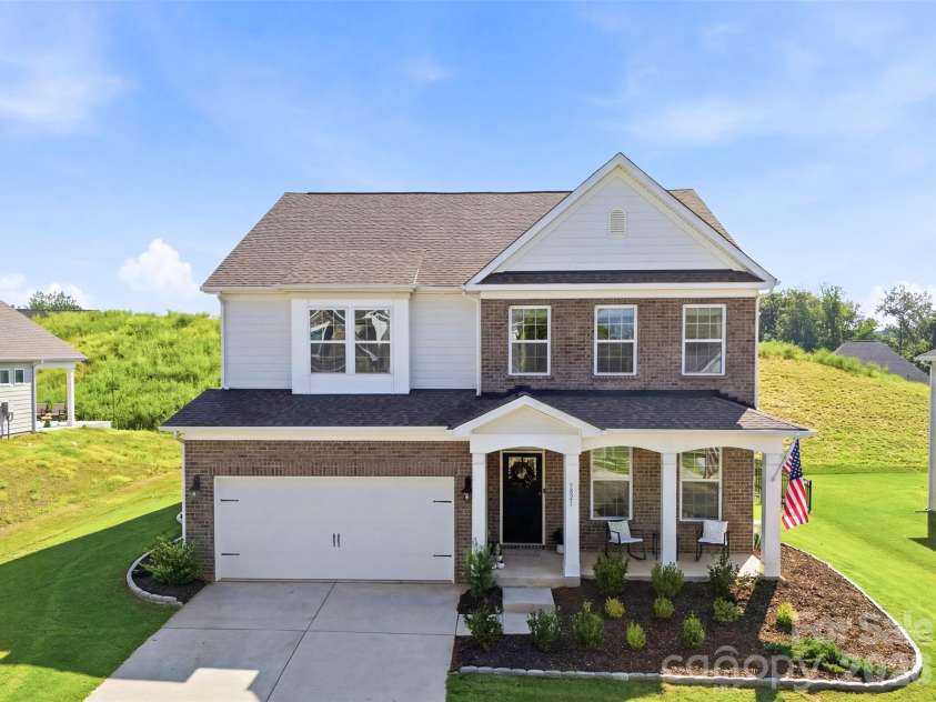 5821 Casper Drive, Charlotte, NC 28214.  MLS# CAR4405553, YatesRealty ID 39797. Welcome home!