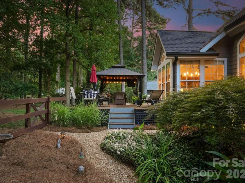 133 Lake Pine Road, Mooresville, NC 28117.  MLS# CAR4405559, YatesRealty ID 39798. 