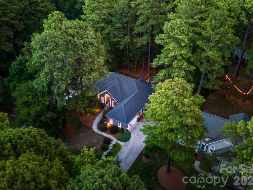 133 Lake Pine Road, Mooresville, NC 28117.  MLS# CAR4405559, YatesRealty ID 39798. 