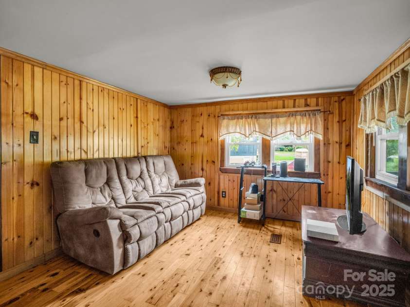 1761 Old Haywood Road, Asheville, NC 28806.  MLS# CAR4307370, YatesRealty ID 398. 