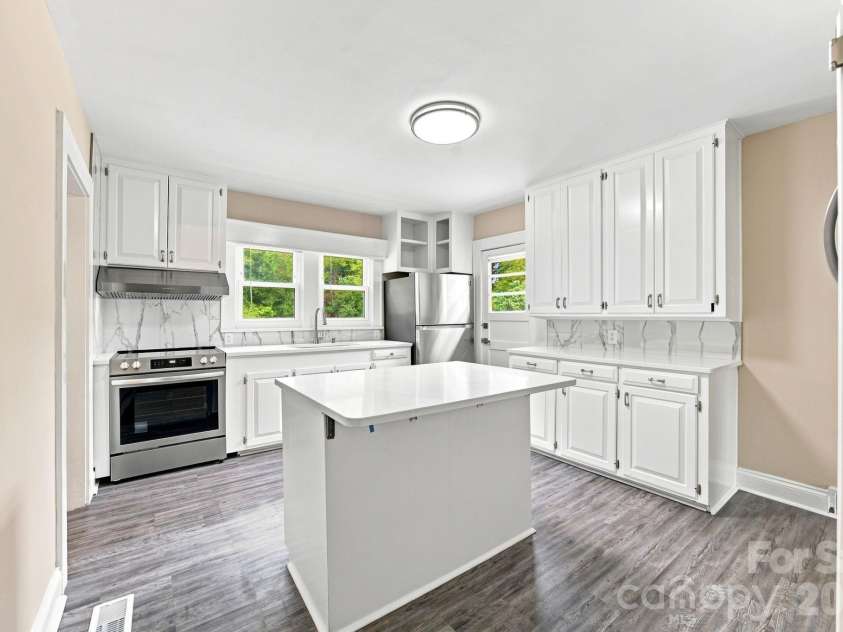 110 Confederate Avenue, Salisbury, NC 28144.  MLS# CAR4405453, YatesRealty ID 39800. 