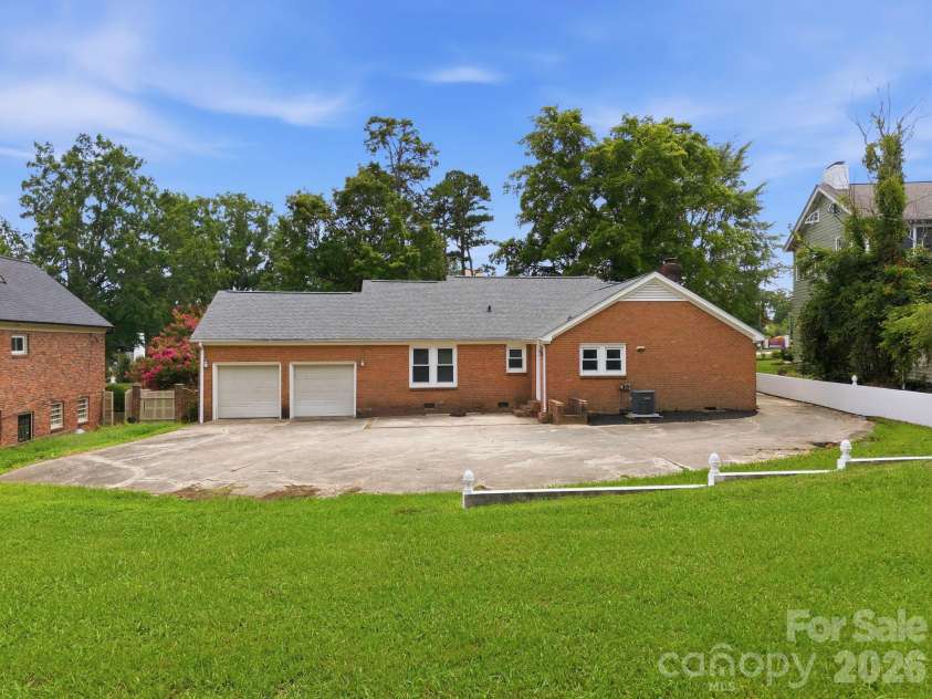 110 Confederate Avenue, Salisbury, NC 28144.  MLS# CAR4405453, YatesRealty ID 39800. 
