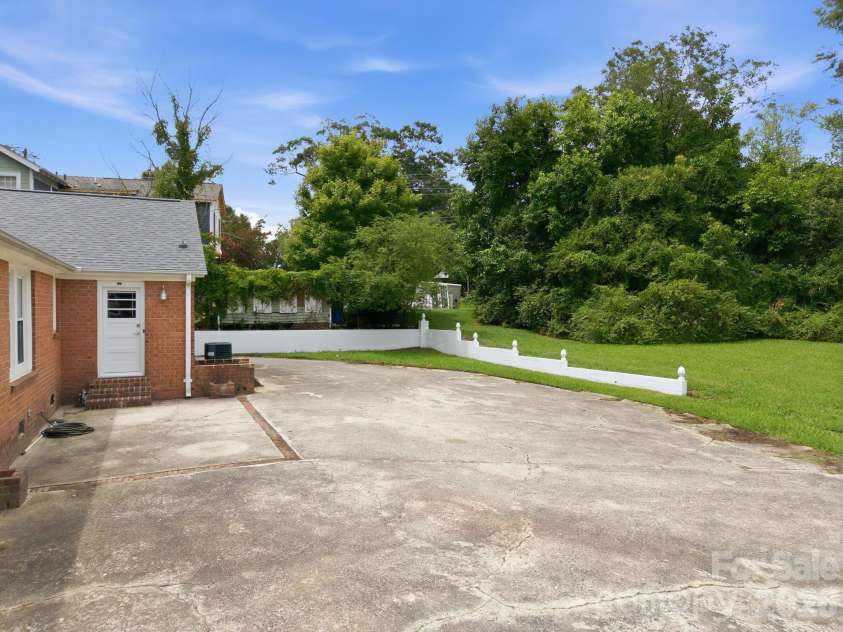 110 Confederate Avenue, Salisbury, NC 28144.  MLS# CAR4405453, YatesRealty ID 39800. 