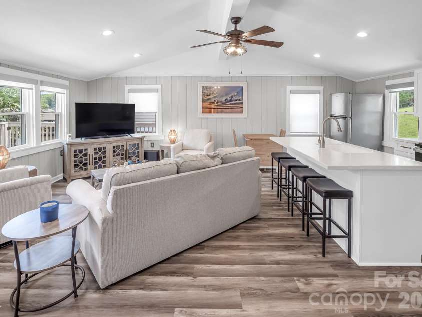 680 Lake Head Road, Norwood, NC 28128.  MLS# CAR4405362, YatesRealty ID 39801. Open floor plan with breakfast bar!