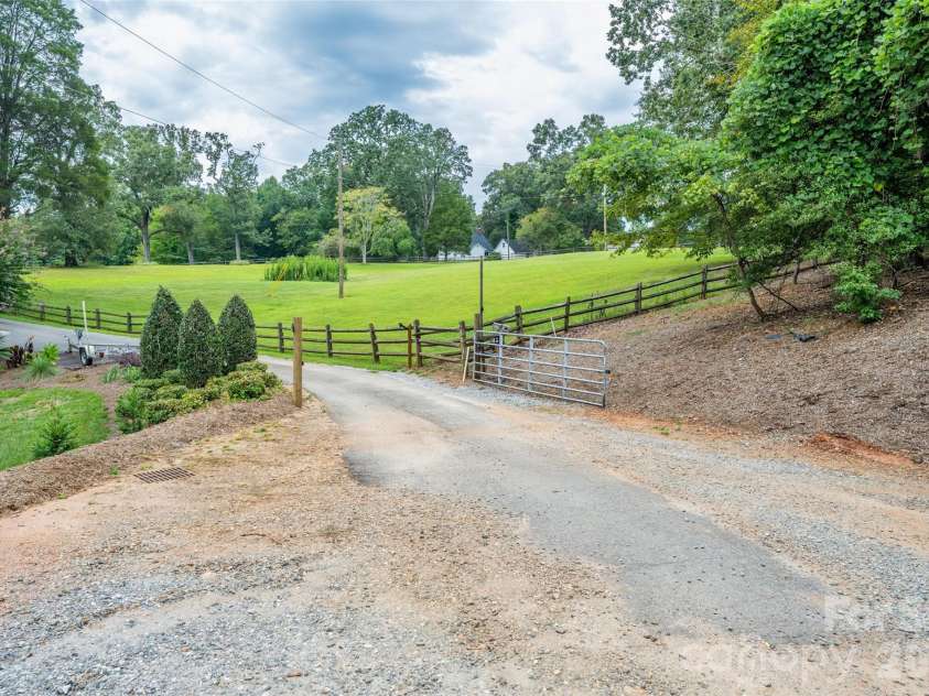 1147 Whispering Winds Drive, Catawba, NC 28609.  MLS# CAR4405476, YatesRealty ID 39802. 