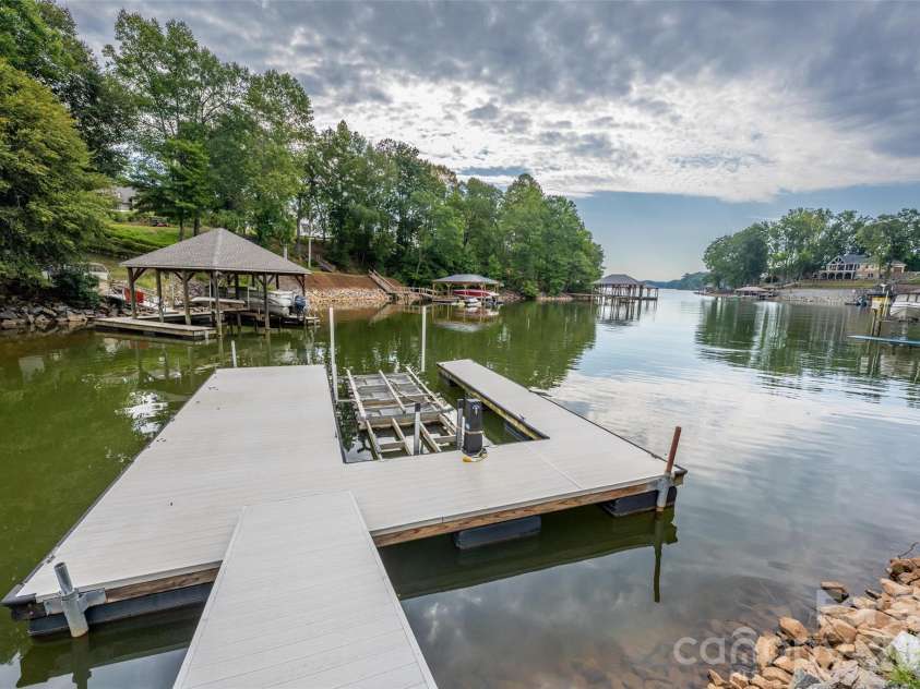 1147 Whispering Winds Drive, Catawba, NC 28609.  MLS# CAR4405476, YatesRealty ID 39802. 