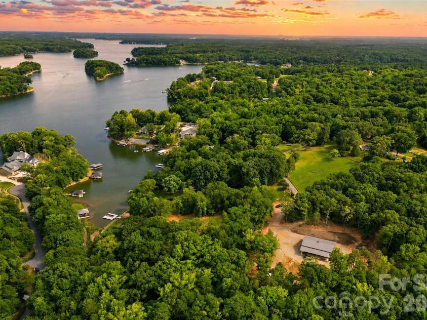 1147 Whispering Winds Drive, Catawba, NC 28609.  MLS# CAR4405476, YatesRealty ID 39802. Private/Protected Cove with Direct Access to Lake Norman Main Channel