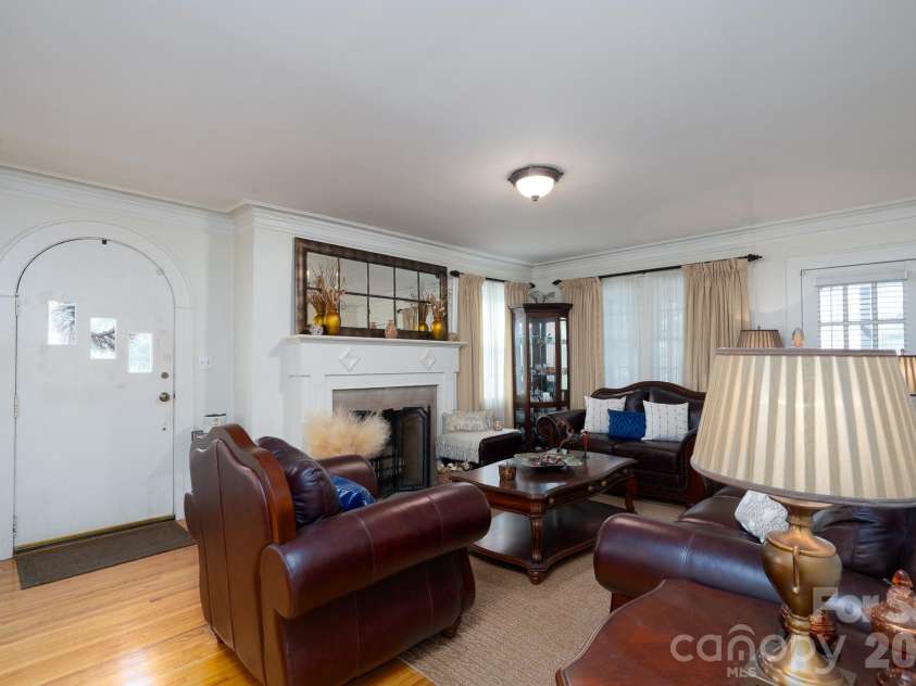 1017 Druid Circle, Charlotte, NC 28206.  MLS# CAR4405229, YatesRealty ID 39806. 