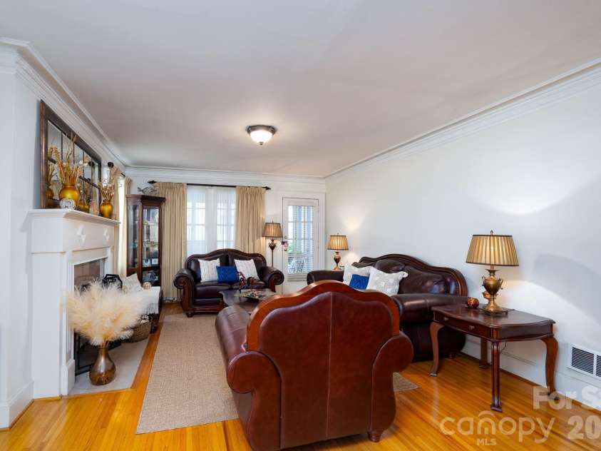 1017 Druid Circle, Charlotte, NC 28206.  MLS# CAR4405229, YatesRealty ID 39806. 