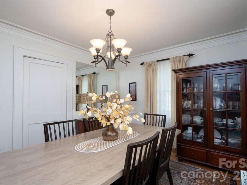 1017 Druid Circle, Charlotte, NC 28206.  MLS# CAR4405229, YatesRealty ID 39806. 