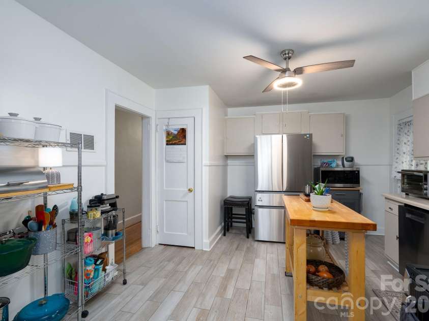 1017 Druid Circle, Charlotte, NC 28206.  MLS# CAR4405229, YatesRealty ID 39806. 