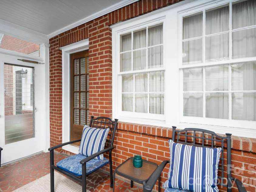 1017 Druid Circle, Charlotte, NC 28206.  MLS# CAR4405229, YatesRealty ID 39806. 