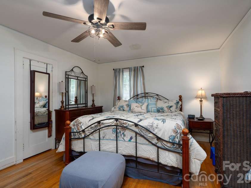 1017 Druid Circle, Charlotte, NC 28206.  MLS# CAR4405229, YatesRealty ID 39806. 
