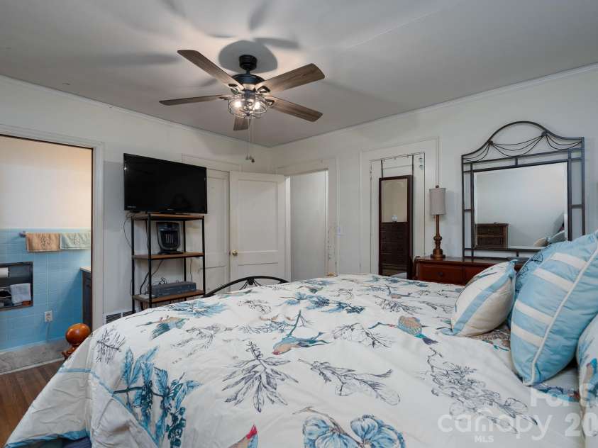 1017 Druid Circle, Charlotte, NC 28206.  MLS# CAR4405229, YatesRealty ID 39806. 
