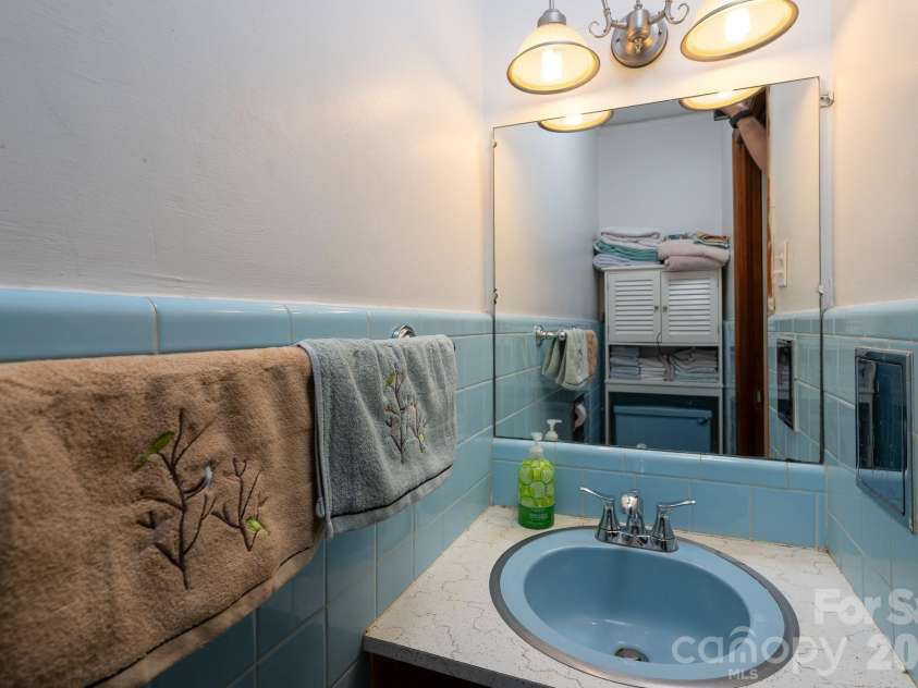 1017 Druid Circle, Charlotte, NC 28206.  MLS# CAR4405229, YatesRealty ID 39806. 