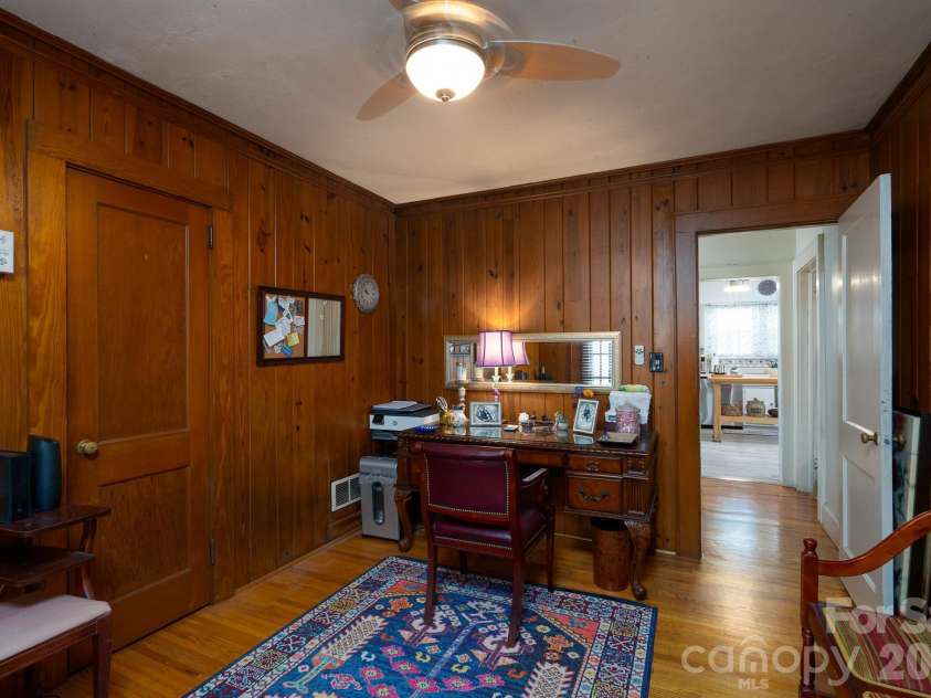 1017 Druid Circle, Charlotte, NC 28206.  MLS# CAR4405229, YatesRealty ID 39806. 