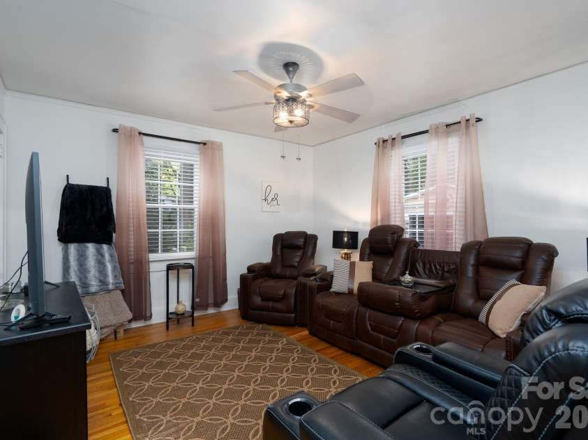 1017 Druid Circle, Charlotte, NC 28206.  MLS# CAR4405229, YatesRealty ID 39806. 