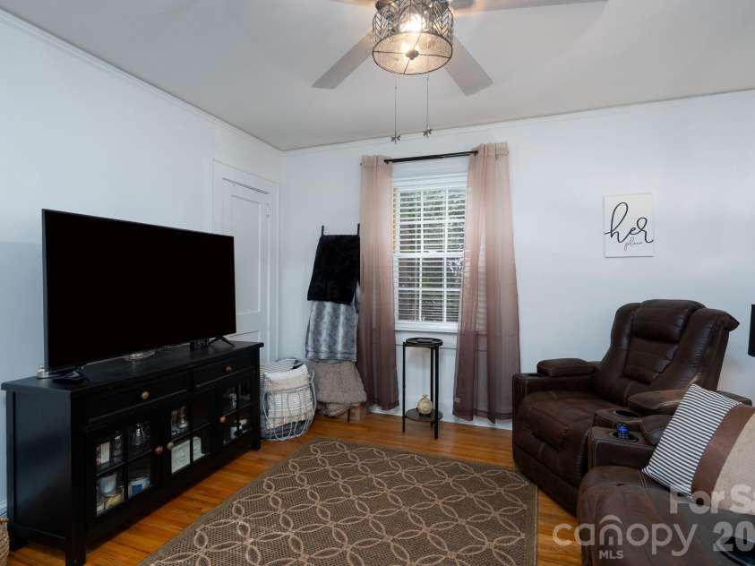 1017 Druid Circle, Charlotte, NC 28206.  MLS# CAR4405229, YatesRealty ID 39806. 
