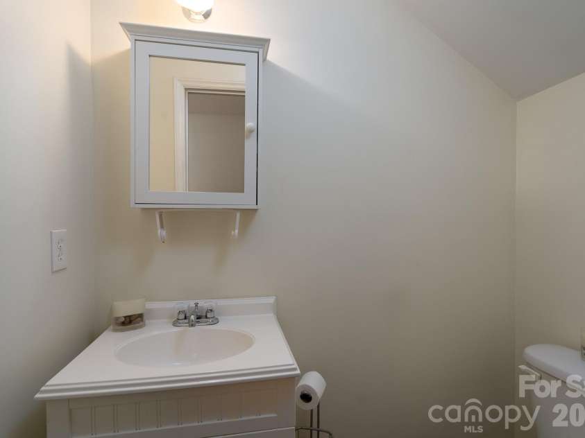 1017 Druid Circle, Charlotte, NC 28206.  MLS# CAR4405229, YatesRealty ID 39806. 