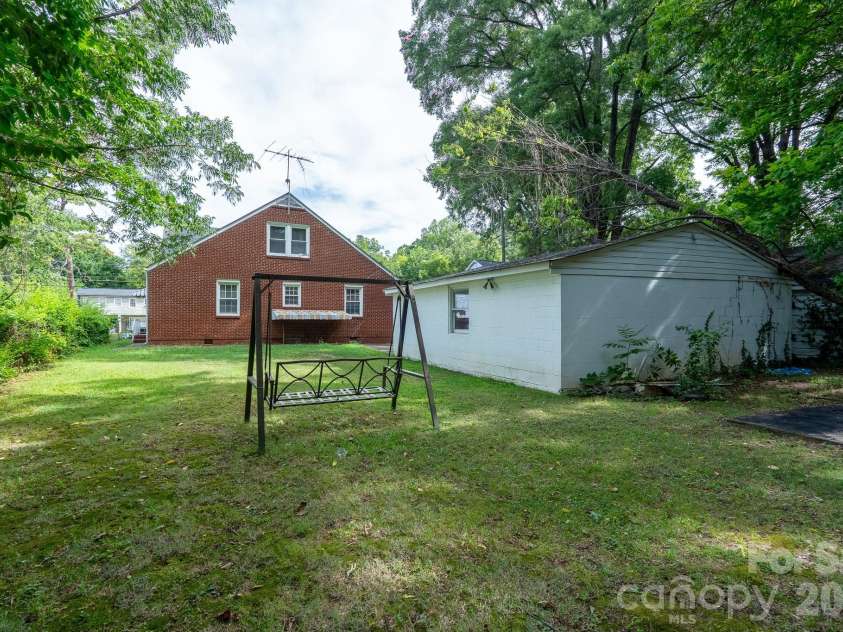1017 Druid Circle, Charlotte, NC 28206.  MLS# CAR4405229, YatesRealty ID 39806. 