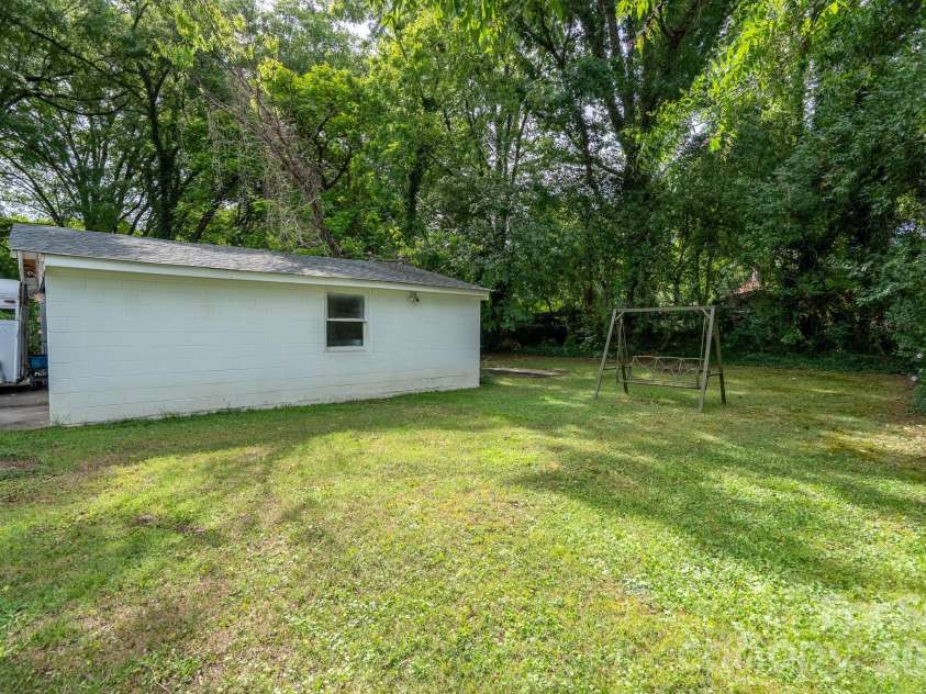 1017 Druid Circle, Charlotte, NC 28206.  MLS# CAR4405229, YatesRealty ID 39806. 