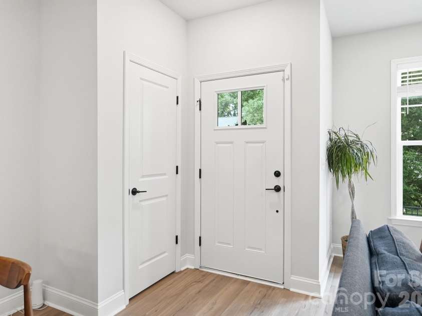1128 Drummond Avenue, Charlotte, NC 28205.  MLS# CAR4405156, YatesRealty ID 39807. Entry