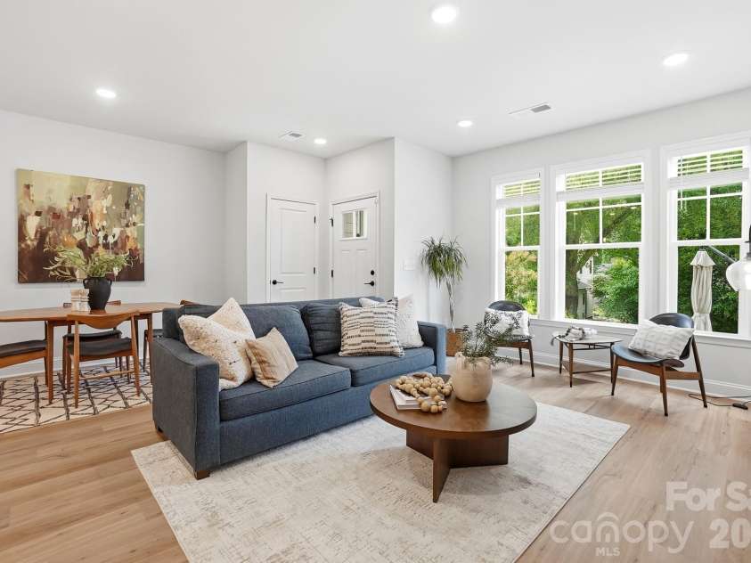1128 Drummond Avenue, Charlotte, NC 28205.  MLS# CAR4405156, YatesRealty ID 39807. Light, Bright and Open Floor Plan