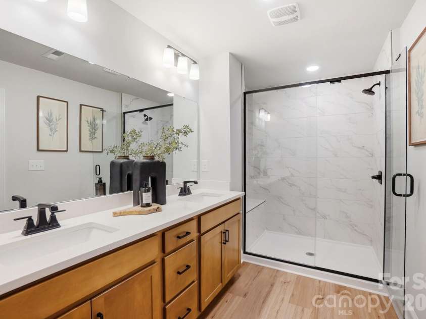 1128 Drummond Avenue, Charlotte, NC 28205.  MLS# CAR4405156, YatesRealty ID 39807. Primary Bathroom