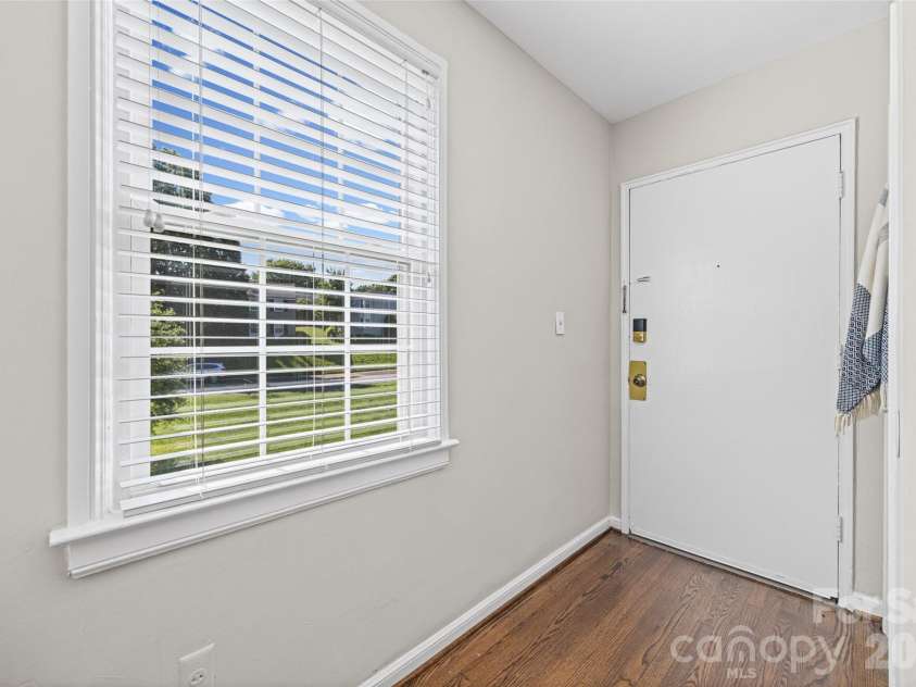 419 Wakefield Drive, Charlotte, NC 28209.  MLS# CAR4405114, YatesRealty ID 39808. 