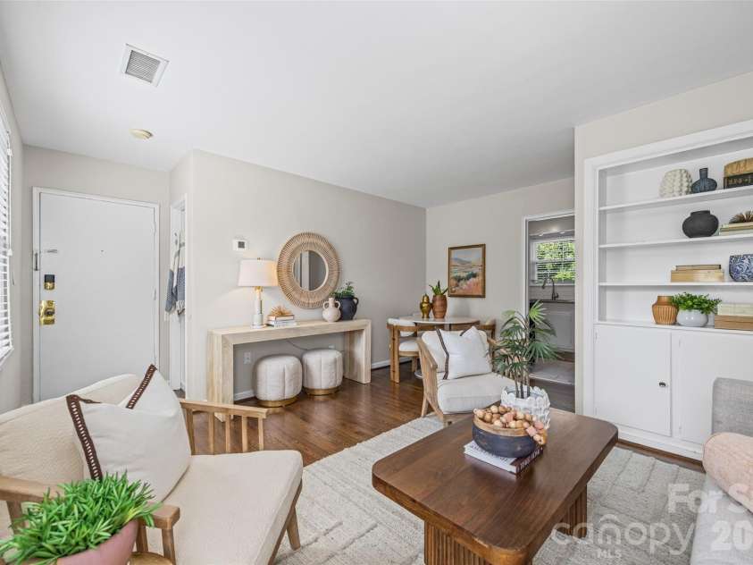 419 Wakefield Drive, Charlotte, NC 28209.  MLS# CAR4405114, YatesRealty ID 39808. 