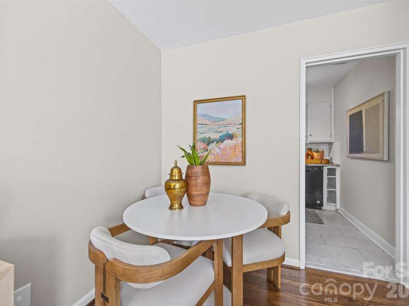 419 Wakefield Drive, Charlotte, NC 28209.  MLS# CAR4405114, YatesRealty ID 39808. 