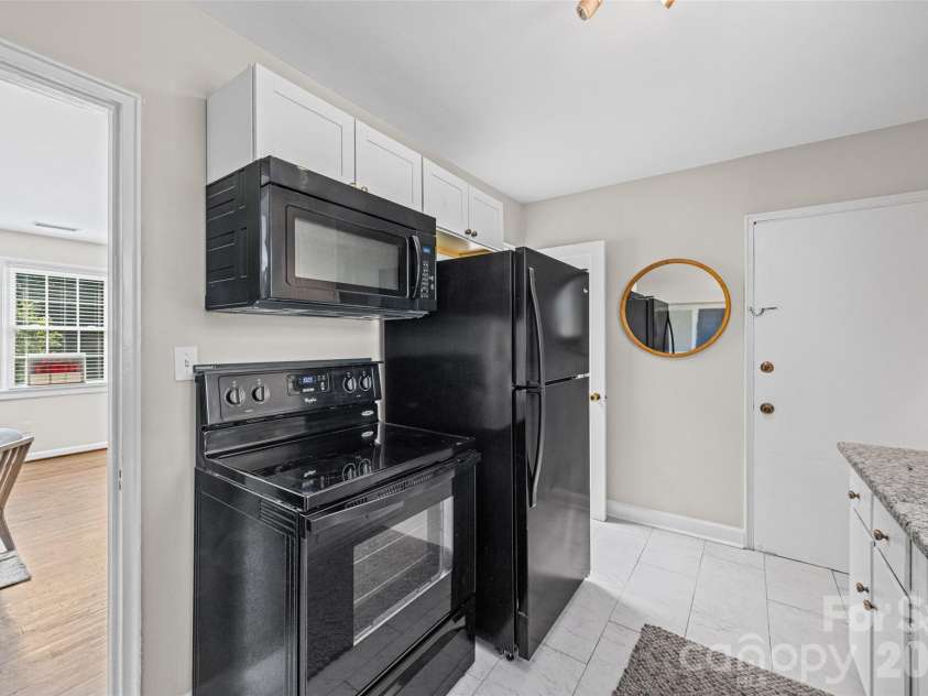 419 Wakefield Drive, Charlotte, NC 28209.  MLS# CAR4405114, YatesRealty ID 39808. 