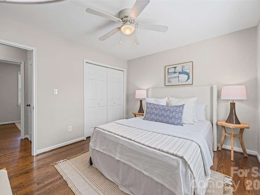 419 Wakefield Drive, Charlotte, NC 28209.  MLS# CAR4405114, YatesRealty ID 39808. 