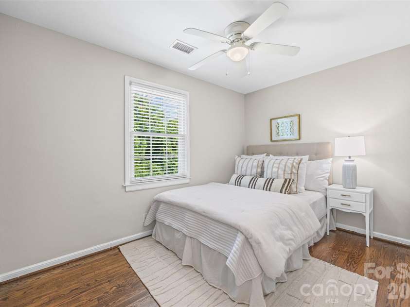 419 Wakefield Drive, Charlotte, NC 28209.  MLS# CAR4405114, YatesRealty ID 39808. 