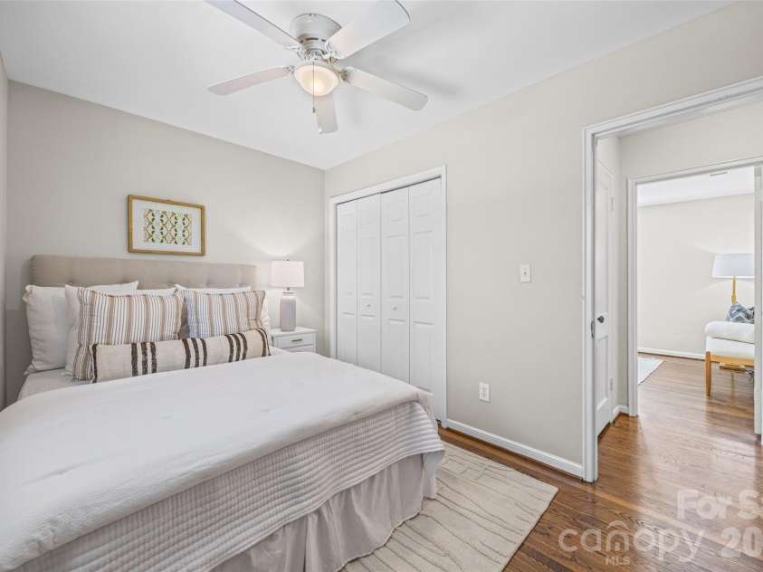 419 Wakefield Drive, Charlotte, NC 28209.  MLS# CAR4405114, YatesRealty ID 39808. 