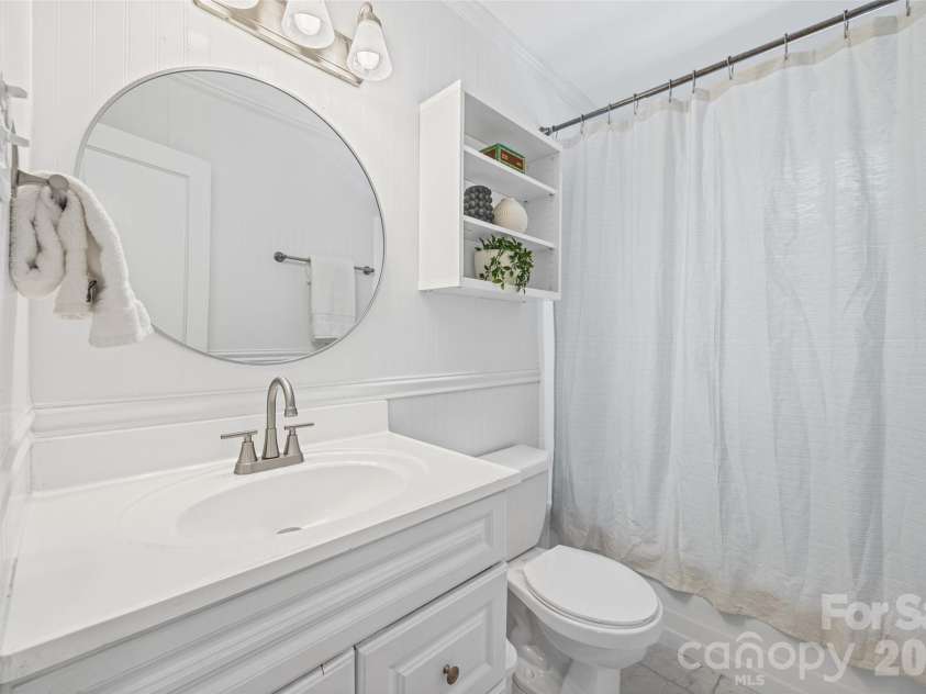 419 Wakefield Drive, Charlotte, NC 28209.  MLS# CAR4405114, YatesRealty ID 39808. 
