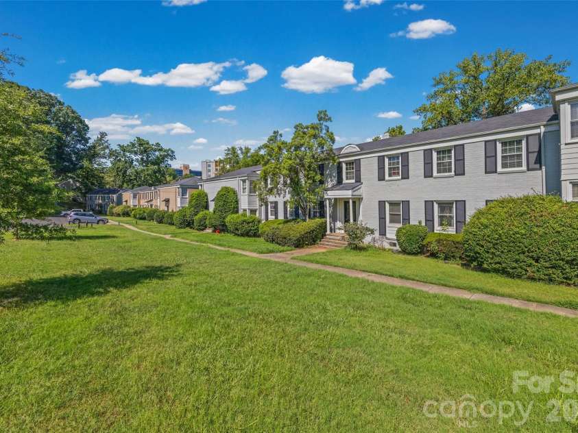 419 Wakefield Drive, Charlotte, NC 28209.  MLS# CAR4405114, YatesRealty ID 39808. 