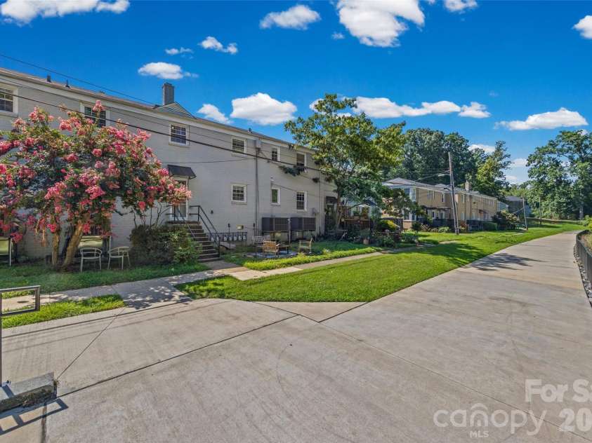 419 Wakefield Drive, Charlotte, NC 28209.  MLS# CAR4405114, YatesRealty ID 39808. 