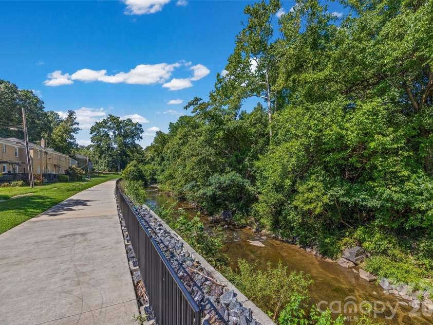 419 Wakefield Drive, Charlotte, NC 28209.  MLS# CAR4405114, YatesRealty ID 39808. 